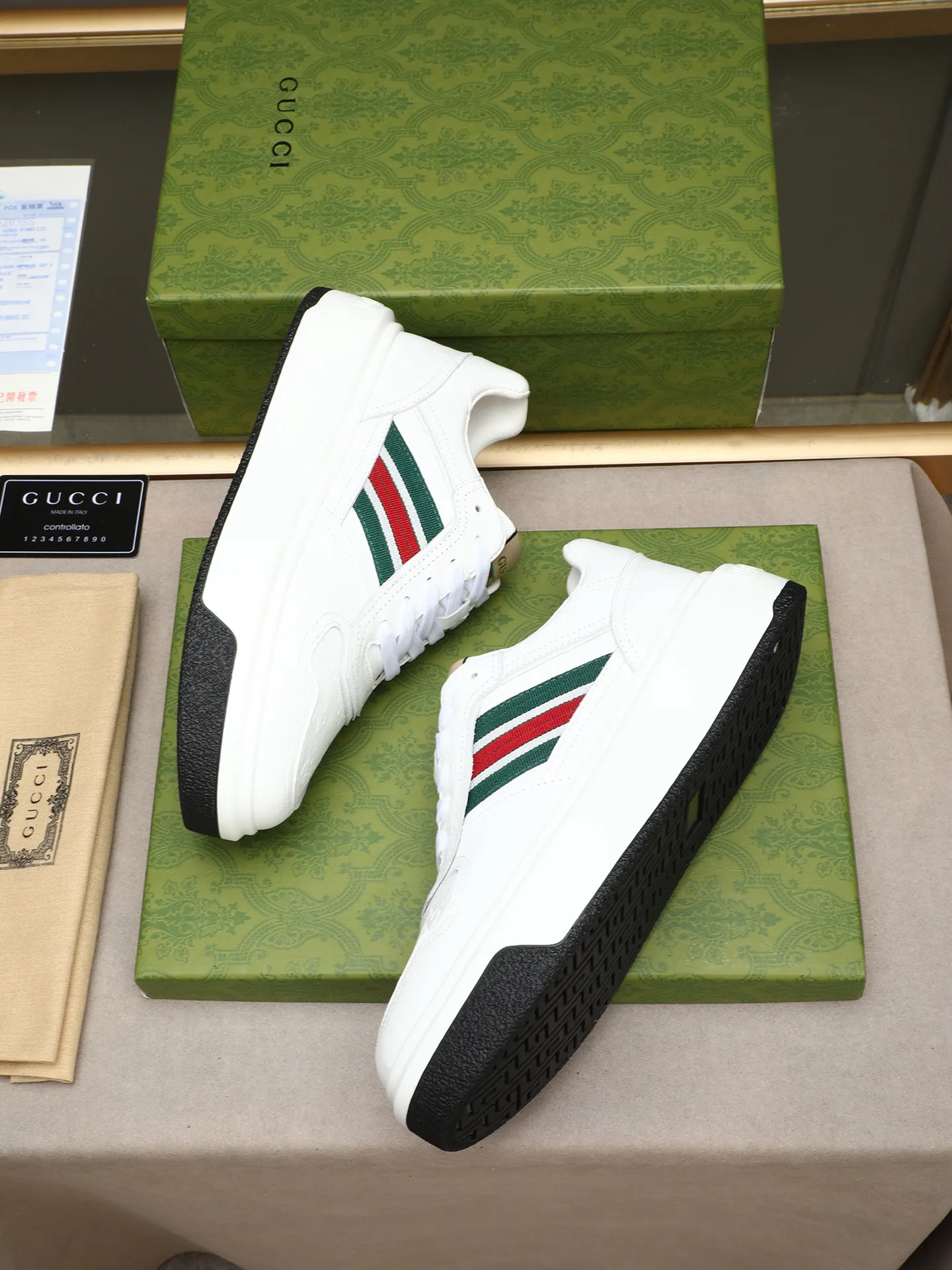 Men's shoes 💰480 New men's shoes GUCCI Fashion trend Made of first-layer calfskin ➕ washed sheep lining! The foot feels super comfortable and the workmanship is impeccable. Foam ultra-light outsole, size: 38-44 (45 customized) 3 colors to choose from!